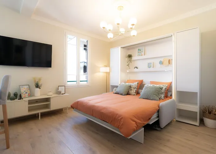 Le Soleil, Juan Les Pins, 2 Min Walk To Beach, Ac, Last Floor! Apartment *