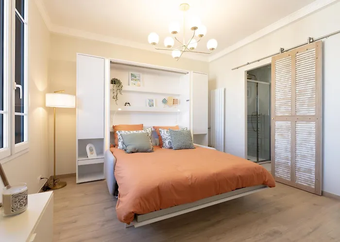 Apartment Le Soleil, Juan Les Pins, 2 Min Walk To Beach, Ac, Last Floor!
