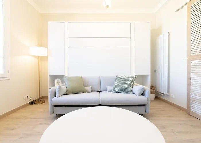Apartment Le Soleil, Juan Les Pins, 2 Min Walk To Beach, Ac, Last Floor! Antibes